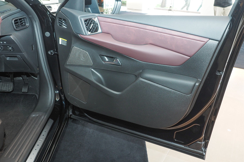 La Premiereはレザーのドアトリムも装着される