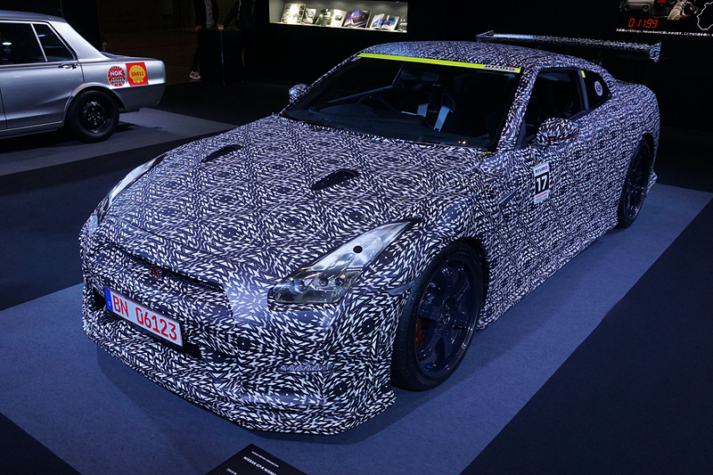 2013年9月にドイツ ニュルブルクリンク 北コースで当時の量産車世界最速周回タイムとなる7分8秒679を記録した「Nissan GT-R NISMO N-Attack Package」（R35型）