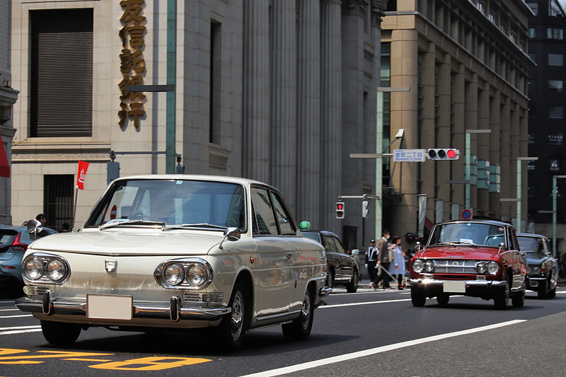 日野 コンテッサクーペ、いすゞ ベレット、ローバー 2000SCが続く