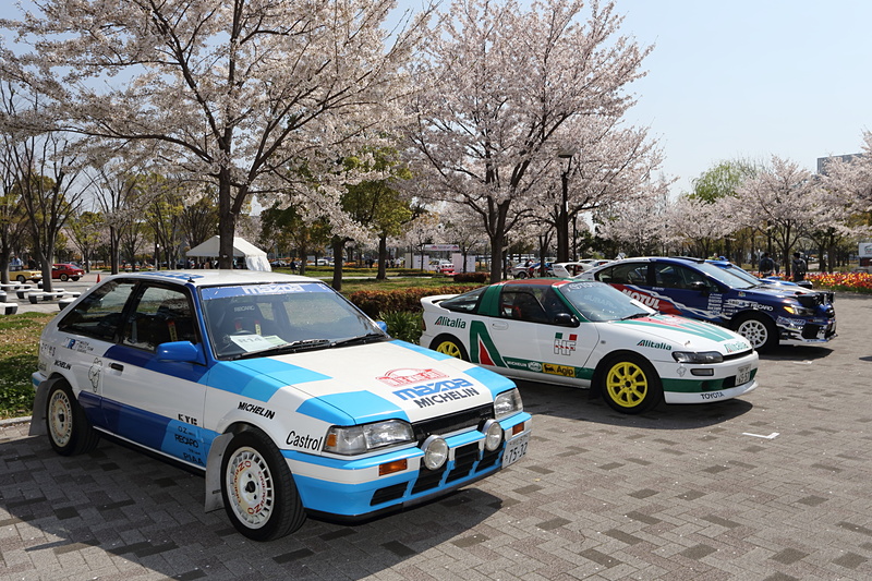 季節にも天候にも恵まれた会場で、オーナーの想いが目いっぱい詰まったクルマを眺めるのはとても楽しいものだ