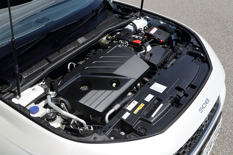 直列4気筒DOHC 2.0リッター直噴ディーゼルターボエンジンは最高出力130kW（177PS）/3750rpm、最大トルク400Nm/2000rpmを発生