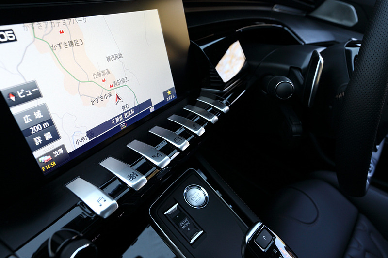 タッチスクリーン下にレイアウトされるトグルスイッチ