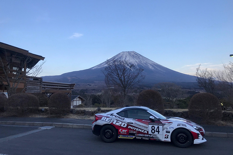 待ってろ富士大会！　ということで富士山バックで優勝祈願（？）