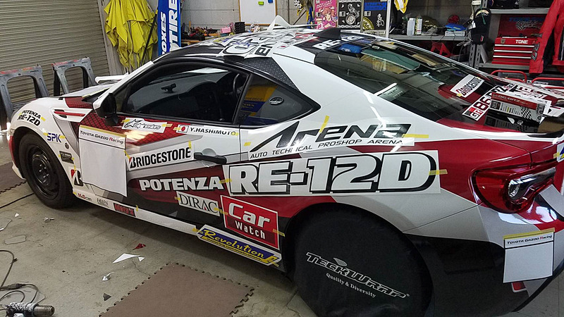 ラッピング作業は今回もアートファクトリーに依頼した