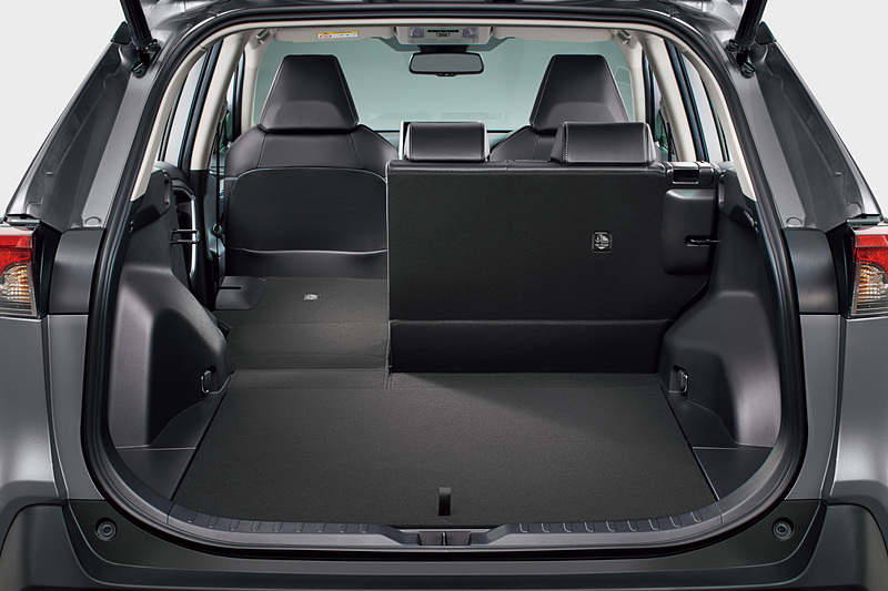 ラゲッジスペースは580Lを確保。リアシートは6：4分割可倒式