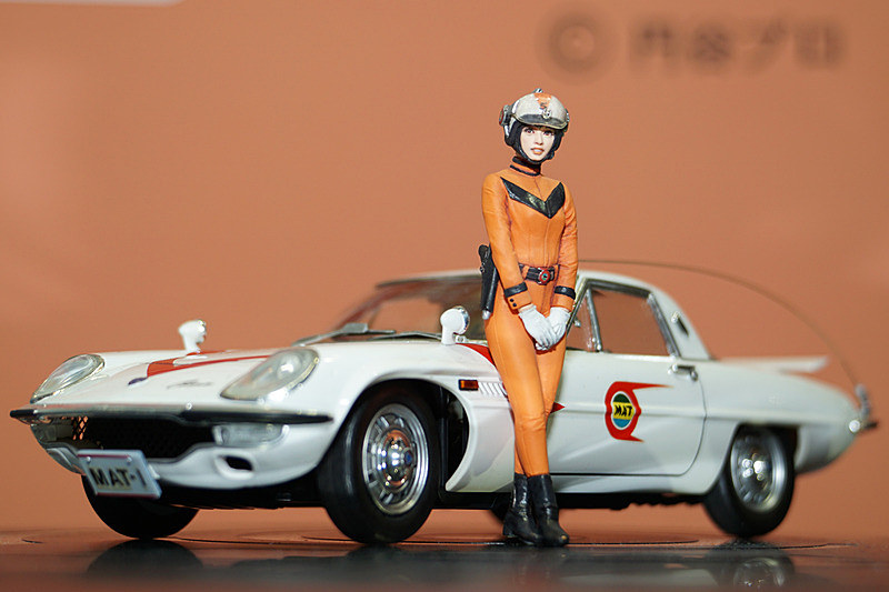 ハセガワブースに展示された「帰ってきたウルトラマン」に登場する「マットビハイクル」とMAT女性隊員「丘ユリ子」のレジン製フィギュアのセット
