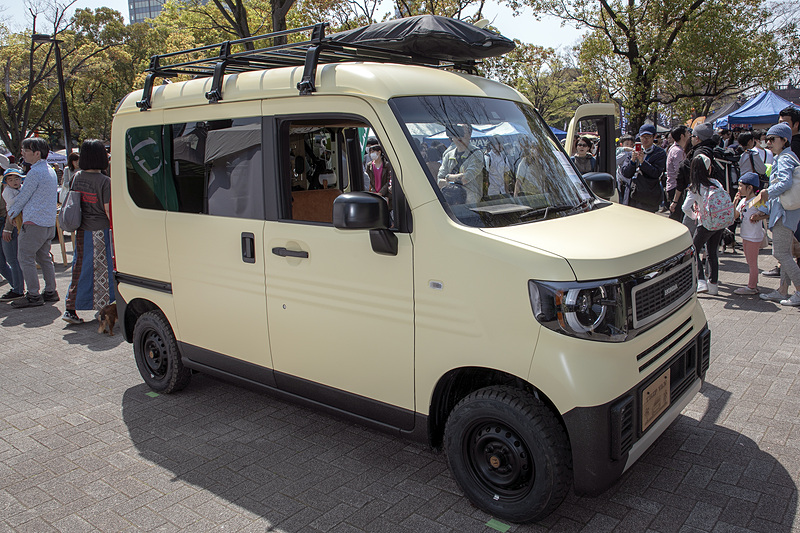 ホンダアクセスの展示車。これはN-VANをベースにしたTRIP VAN