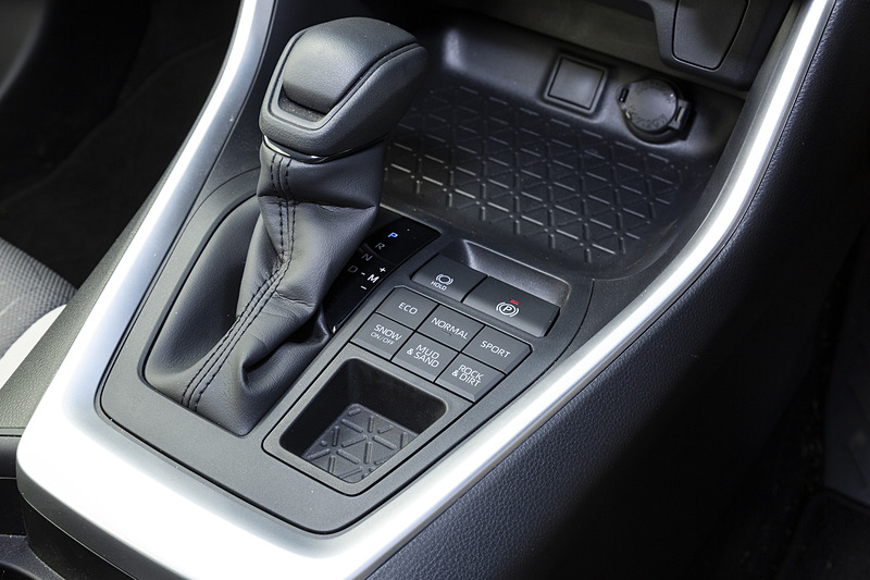 Xのマルチテレインセレクトはボタンプッシュ式