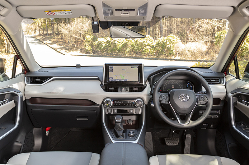 HYBRID Gのインテリア。内装色はライトグレー