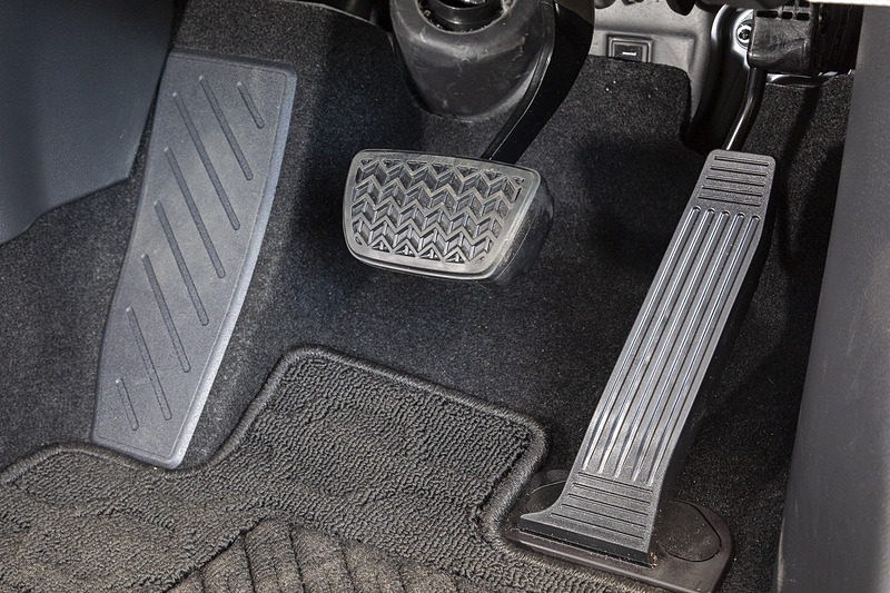 アクセルペダルは全車オルガン式