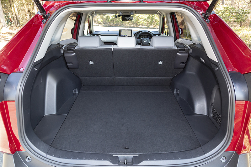 ハイブリッド車でもラゲッジルームはガソリン車と同様の広さ