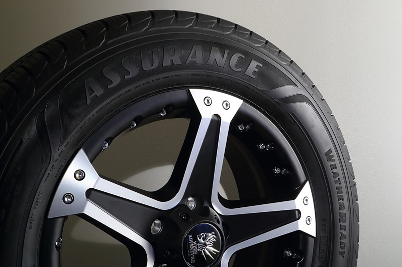 サイドウォールには大きく“Assurance WeatherReady”の文字が入る