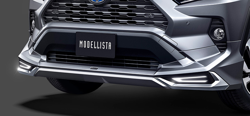 MODELLISTA エアロキットは、フロントスポイラー（左）、サイドスカート（中）、リヤスパッツ（右）のセット。塗装済みが19万3320円で素地は16万9560円。セットの他、単体でも販売する