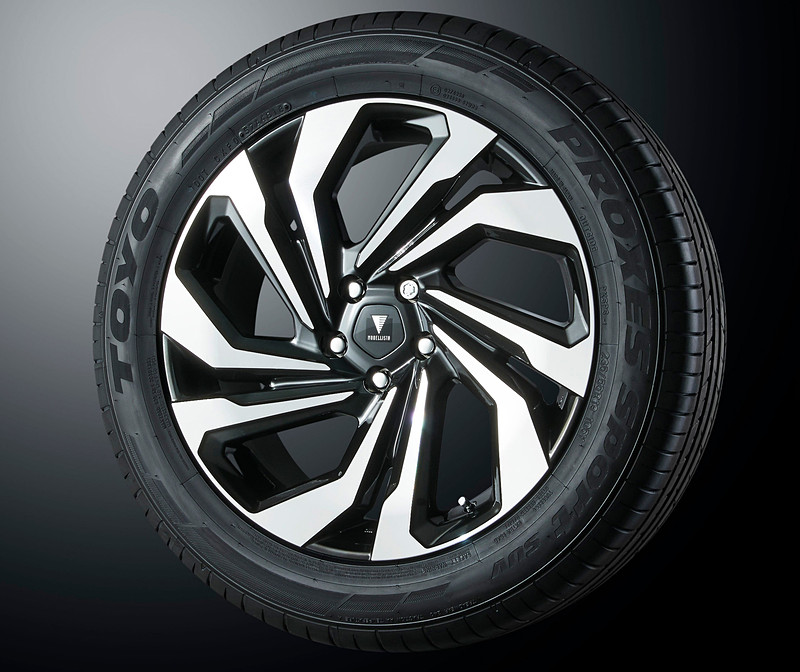19インチアルミホイール「WingDancer XI」とトーヨータイヤ「PROXES Sport SUV」のセット。ロックナット付きで31万2120円