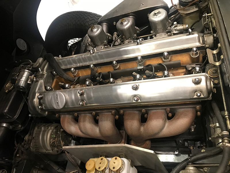 ジャガー Eタイプのエンジン