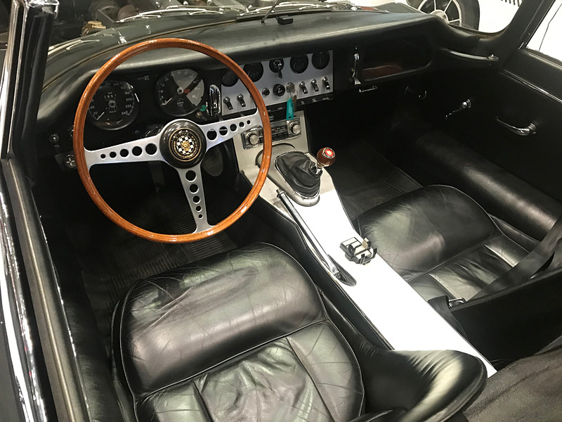 高校生のころを思い出すジャガー Eタイプのコクピット