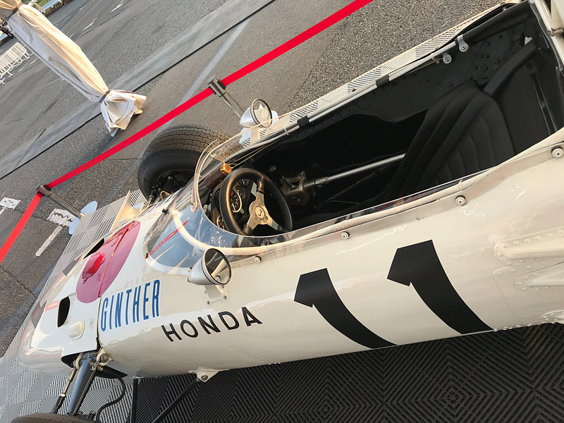 RA272のコクピット。今のF1マシンとはまったく異なるシンプルさ