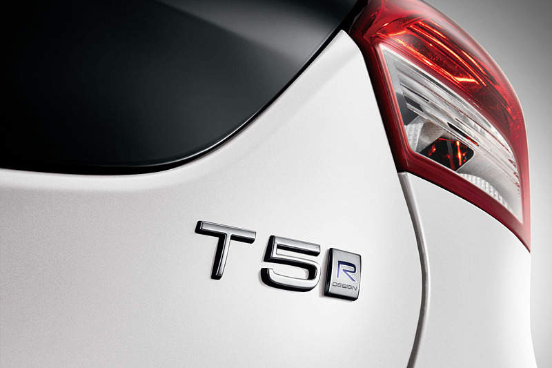 T5 R-Designのバッヂをリアハッチに装備