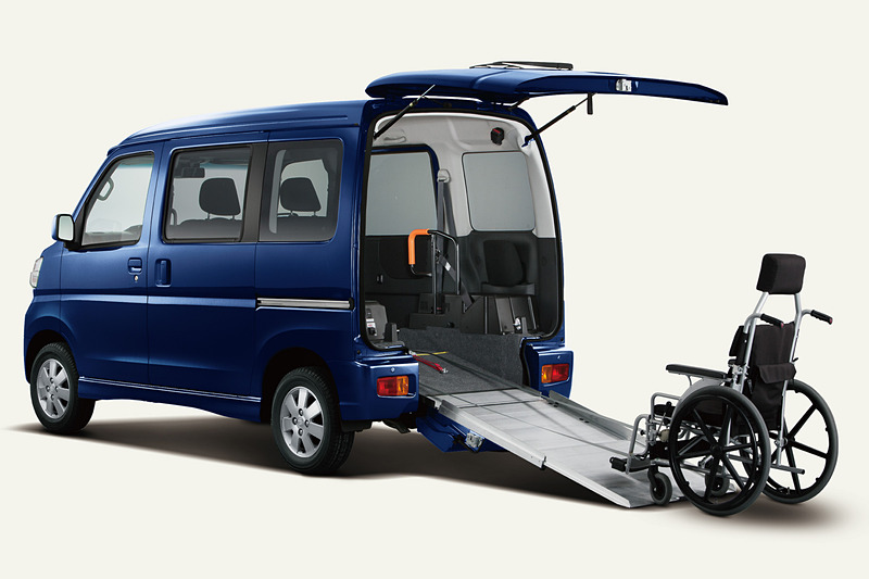 車いす移動車「アトレー スローパー リヤシート付仕様」