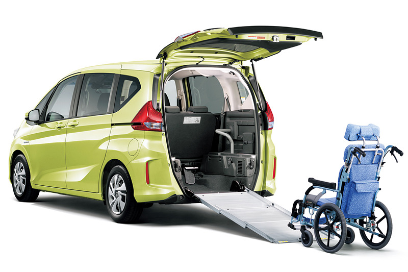 「フリード＋ 車いす仕様車」