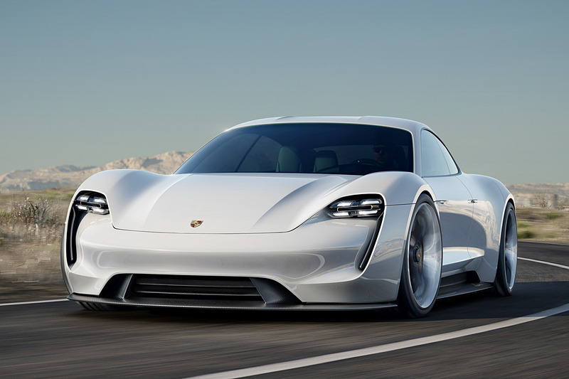 2019年9月のワールドプレミアを予定するポルシェ初のフル電動スポーツカー「タイカン」