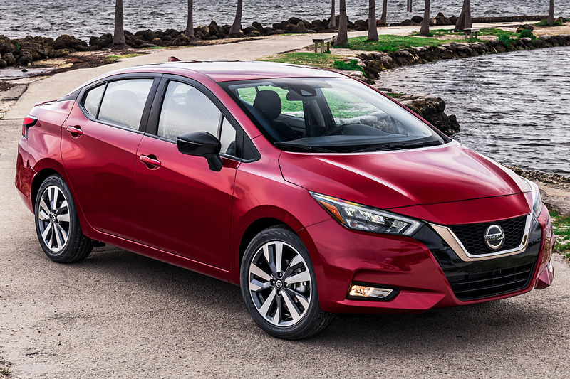 新型コンパクトセダン「Versa」