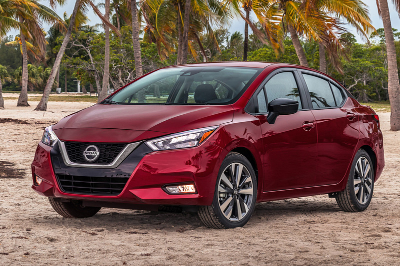 新型コンパクトセダン「Versa」