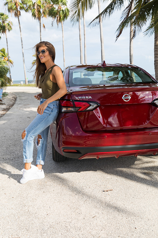 新型コンパクトセダン「Versa」