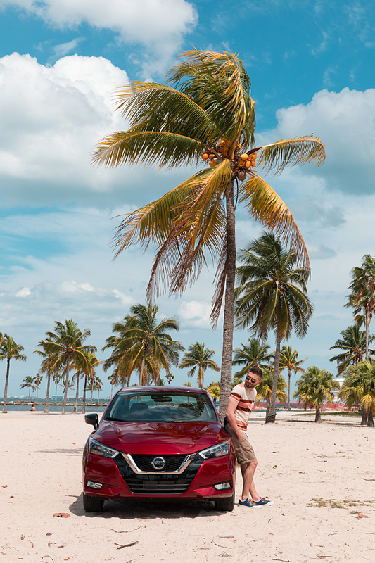 新型コンパクトセダン「Versa」