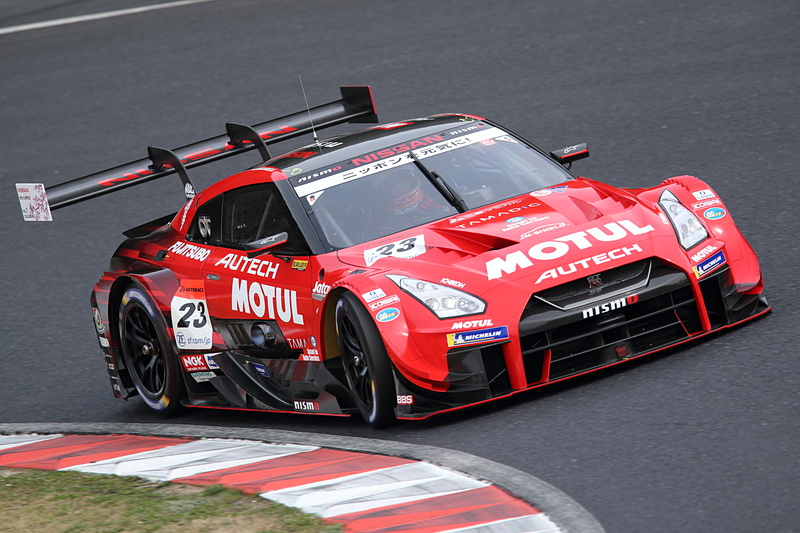 GT500クラスでポールポジションを獲得した23号車 MOTUL AUTECH GT-R（松田次生/ロニー・クインタレッリ組、MI）