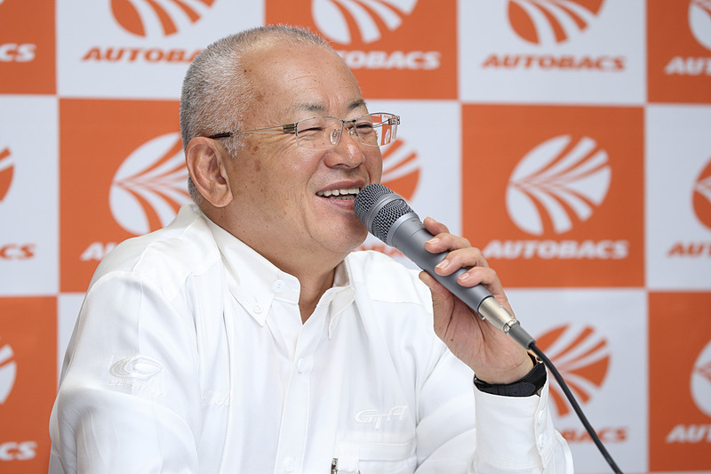 時にはジョークを交えながらDTMとの交流戦について説明する坂東代表