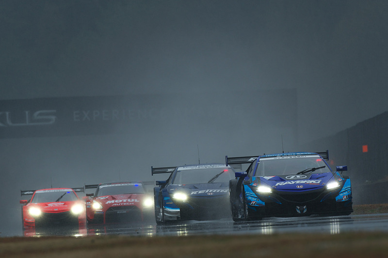 1-2の1号車、17号車がNSX-GT、3位の23号車がGT-R。そして4位が8号車のNSX-GT。最終的に8号車 ARTA NSX-GT（野尻智紀/伊沢拓也、BS）が優勝した
