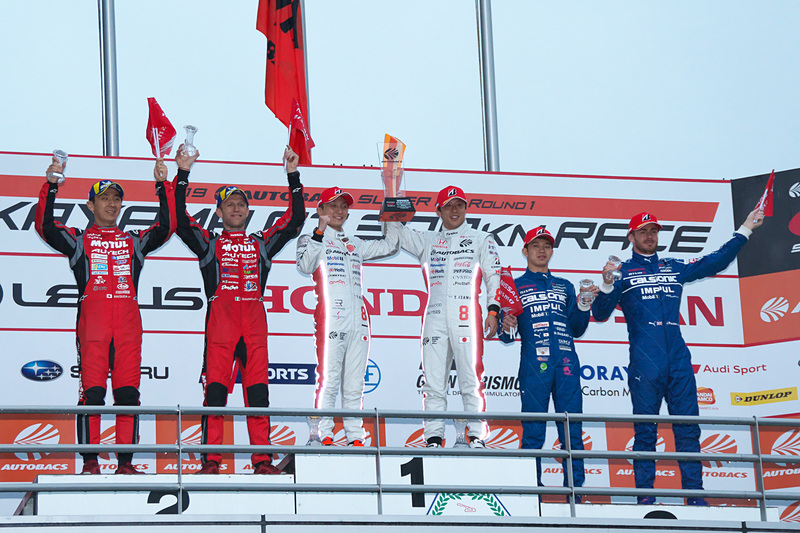 GT500クラスの表彰台