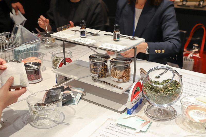 取材時に行なわれていた参加型イベントは「サシェ」（香り袋）を手作りするワークショップ