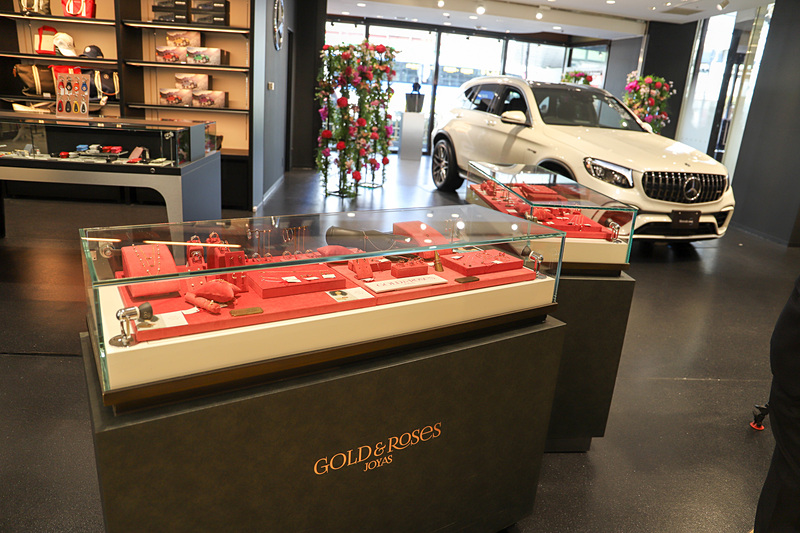 繊細でかわいらしいジュエリーをラインアップ