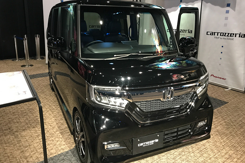 車種専用エキスパートチューニングSD」データを適用した新型楽ナビのデモカー「N-BOX」