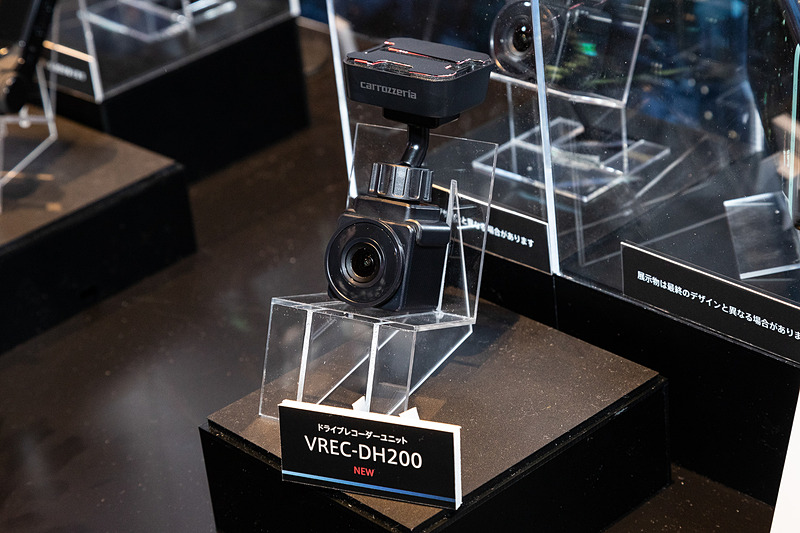 表示部を持たない「VREC-DH200」。Wi-FiモジュールとGPSユニットを内蔵。映像はスマートフォンで確認する