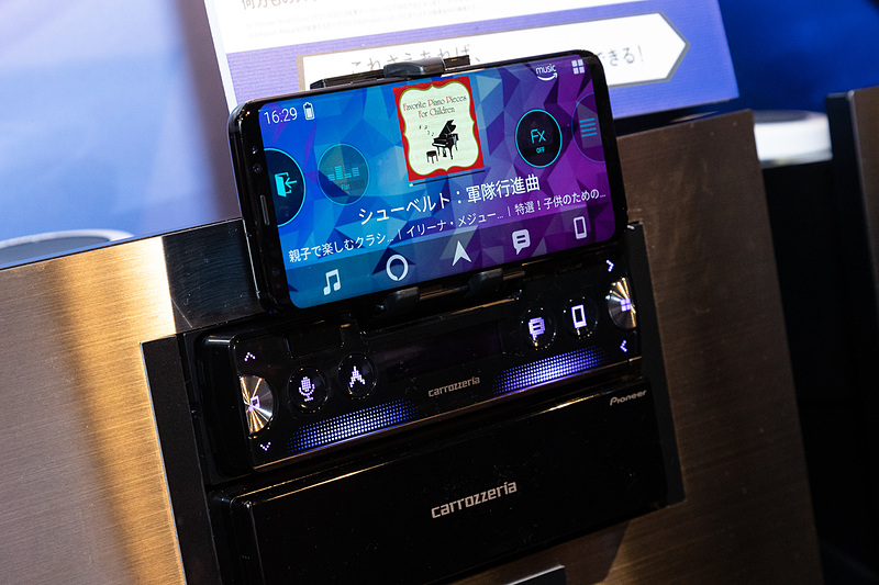 発話ボタンを押すことで「Amazon Alexa」を起動。「音楽をかけて」などのコマンドが利用できる