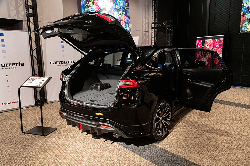 会場内には実際の音楽再生を体験できるデモカーを用意