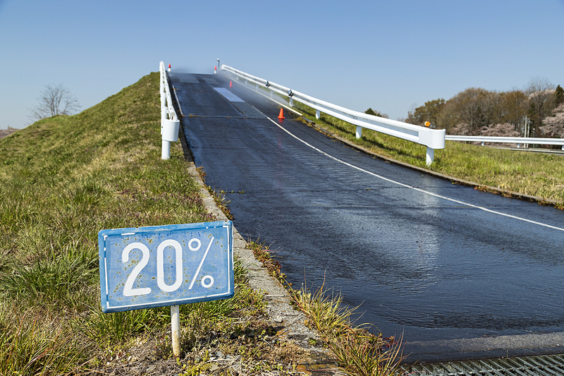 こちらが斜度20％の登坂路。日本に存在する最も急な坂道とのこと