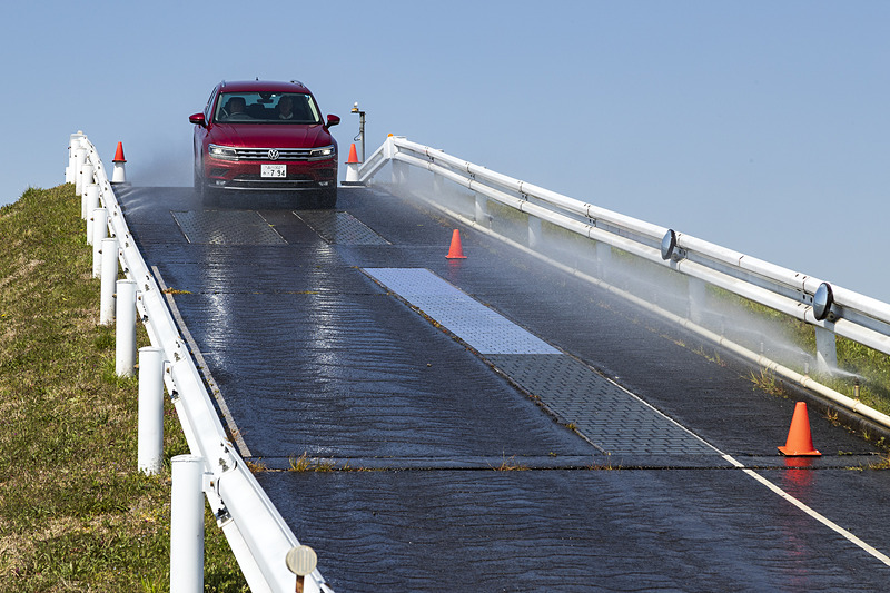 下りではヒルディセントアシストの制御も効いて、大きく挙動が乱れることなく走破できた