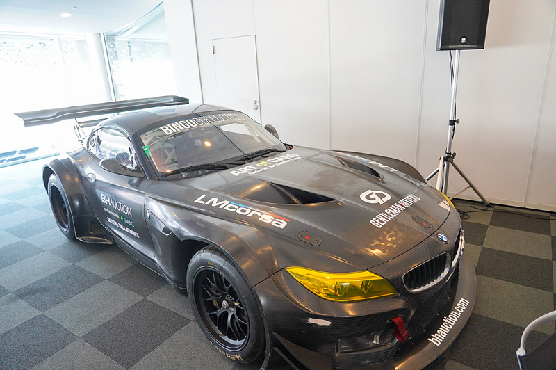 記者会見はLMcorsa（大阪トヨペットグループが運営するモータースポーツチーム）のホスピタリティスイートで行なわれた