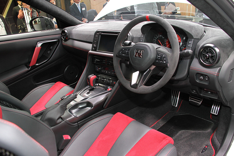 GT-R NISMO 2020年モデルは5月中旬から先行予約受付を開始。価格は現時点で未発表だが、新採用の装備を見るにつけかなりの価格アップが予想される