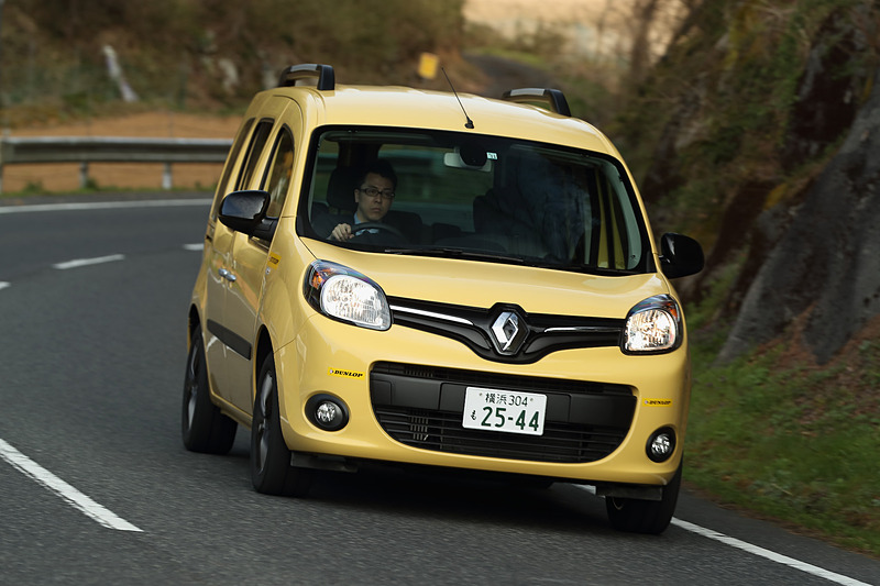 一般道で軽めのミニバンにも試乗した