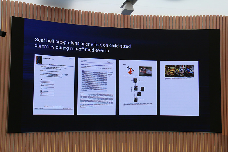 これまでボルボが開発してきた安全技術などのノウハウをキーワード検索で表示可能