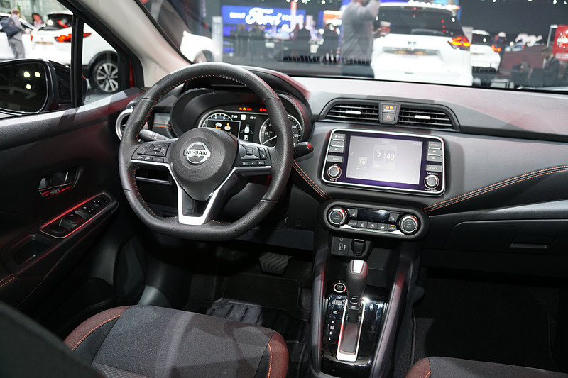 ドライバー席やインパネなど