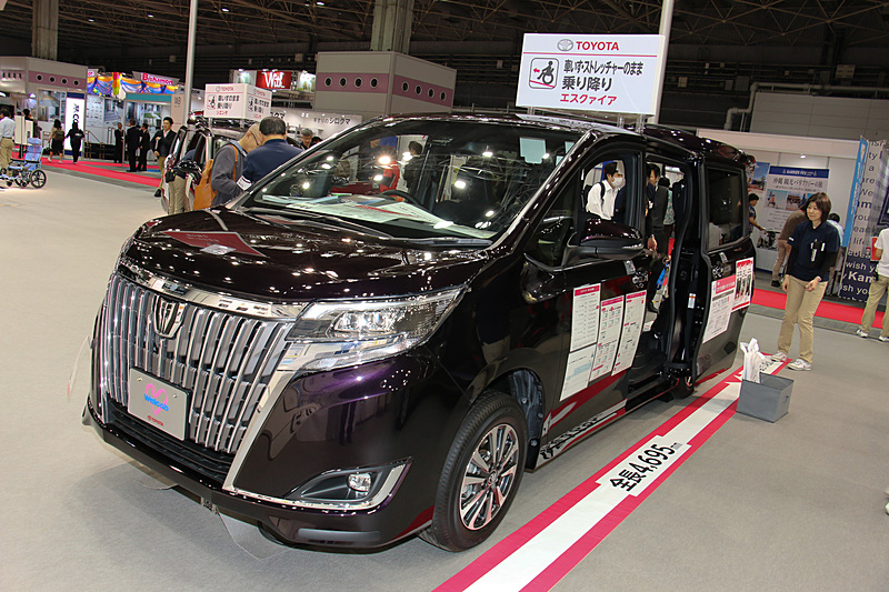 「エスクァイア 車いす仕様車（スロープタイプ）タイプI“車いす2脚仕様”」