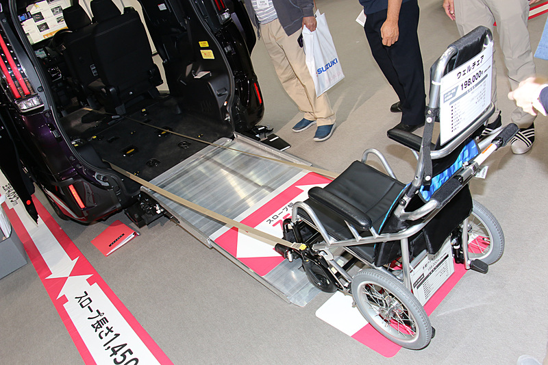 「エスクァイア 車いす仕様車（スロープタイプ）タイプI“車いす2脚仕様”」