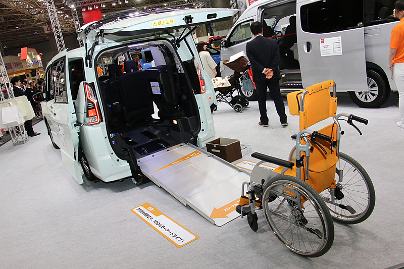 「セレナ e-POWER チェアキャブ スロープタイプ」