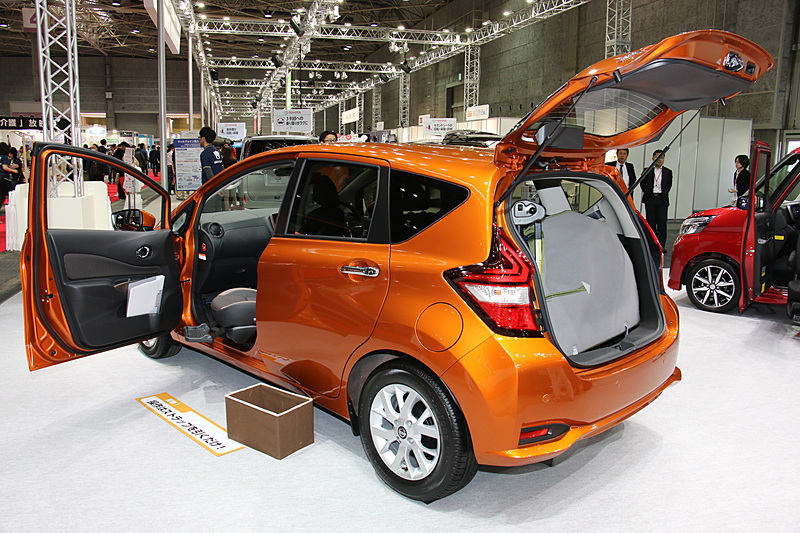 「ノート e-POWER 助手席回転シート」